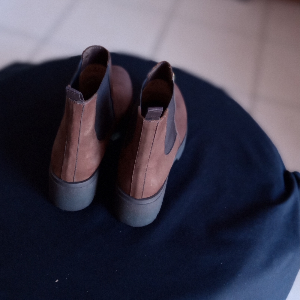 Shoes - Picture 3 of 8